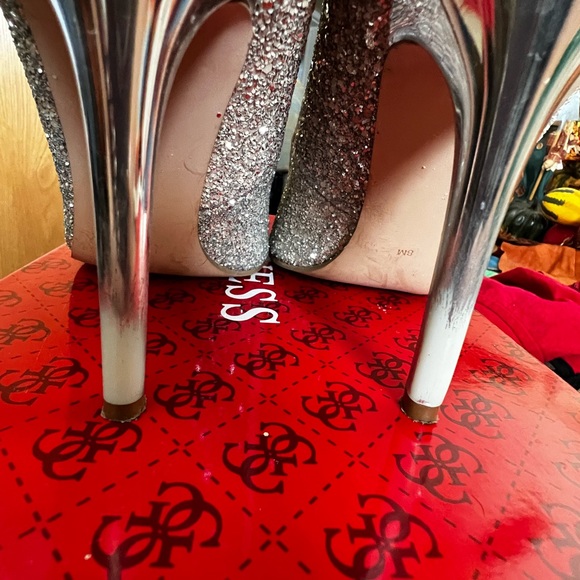 Guess Silver Textured pointy closed heel size 8m - Picture 6 of 10